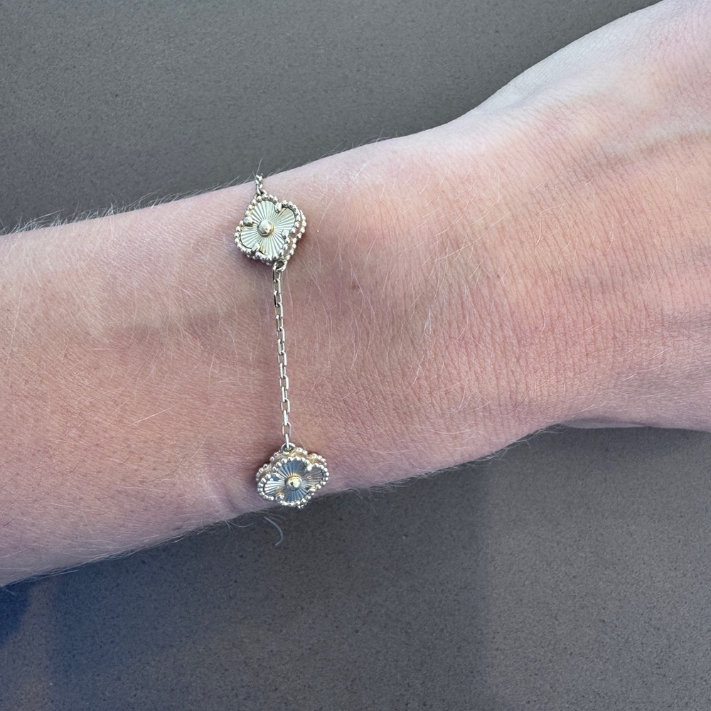 14k Yellow Gold Clover Bracelet excellent quality